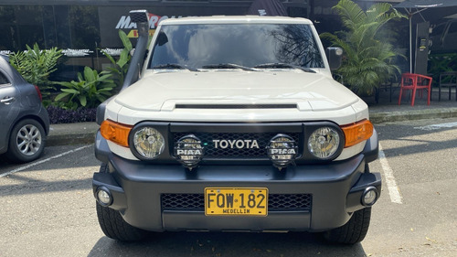 Imagen 2 de 19 de Toyota Fj Cruiser 2019