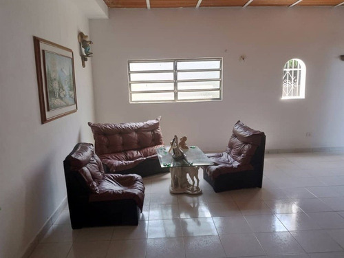 Imagen 3 de 14 de Casa De Dos Plantas En Los Jarales San Diego Carabobo
