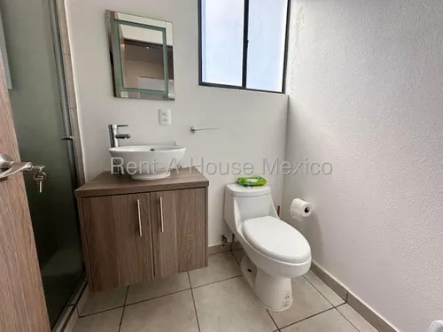 Venta - Casa En Esquina Con 3 Recámaras Y Terreno Excedente, El Mirador | Rahqro