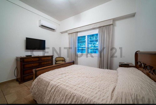 Venta Ph 3 Ambientes Con Patio Y Cochera/local En Zona Residencial De Lomas De Zamora.