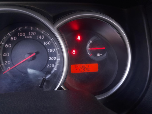Nissan Tiida 1.8 Visia 5 p