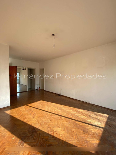 Venta Con Renta 2 Dormitorios Más Servicio. Garage Opcional.