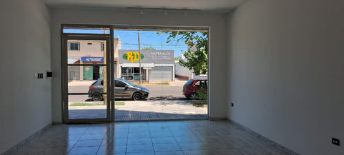 Alquiler De Locales Comerciales Sobre Avenida Moreno - ¡alta Gama Y A Estrenar!