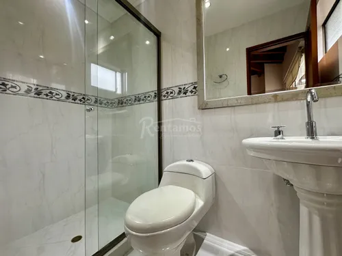 Casa En Arriendo En Loma Benedictinos. Cod A776027