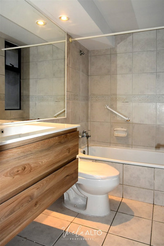 Depto. En Venta 3 Dormitorios Las Condes/ Impecable / Vista