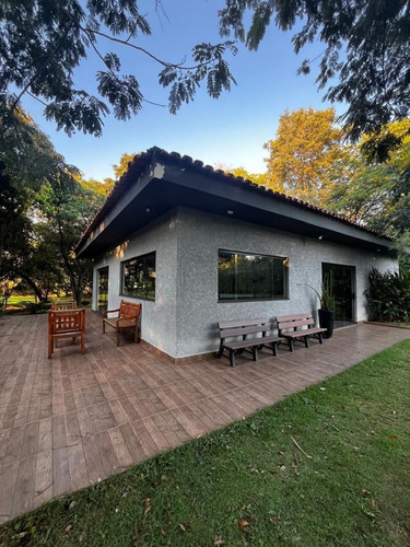 3 Quartos E 2 Banheiros