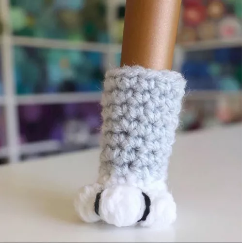 Funda en crochet para patas de sillas y mesas 