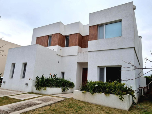 Imagen 27 de 29 de Retasada! Excelente Casa En Venta En Nordelta! Muy Buena Ubicacion, Calidad Premium!!