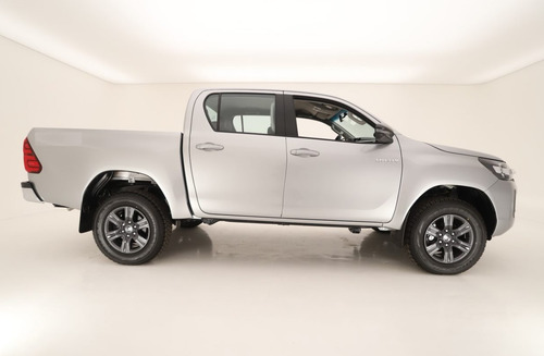 Imagen 11 de 18 de Hilux 4x2 Dc Sr 2.4 Tdi 6 Mt $ 7.367.000 Gris Plata