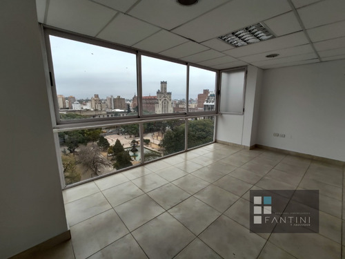 Oficina // 2 Bñs // Alberdi // Planta Libre // 70m2 // 1 Privado // Luminosa