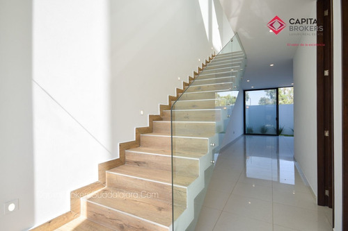 Casa En Venta En Coto Frente Al Parque Metropolitano