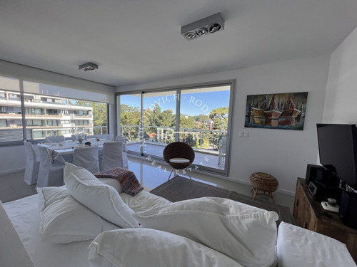 Imagen 4 de 24 de Emerald Apartamento En Venta - 3 Dormitorios + Den- Piscina - Mansa Penthouse Punta Del Este