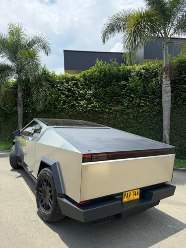 Tesla Cybertruck Foundation Series 4x4