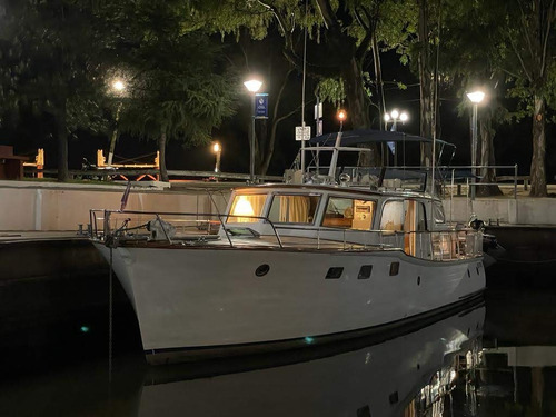 Paseo Barco Alquiler De Yate Crucero En El Río De La Plata