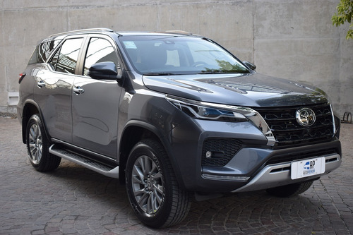 Imagen 3 de 17 de Toyota Sw4 Srx A/t 7 Asientos 2023 0km