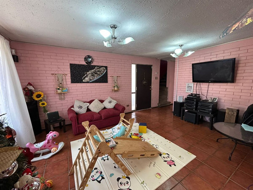 Casa En Venta De 7 Dorm. 3 Baños En Peñalolén