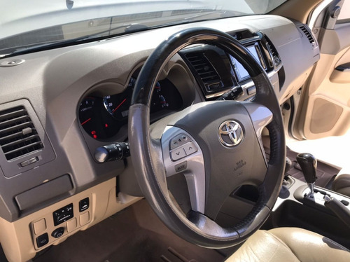 Imagen 6 de 10 de Toyota Fortuner