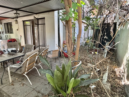 2 Locales Comerciales + Casa De 2 Pisos Con Jardín