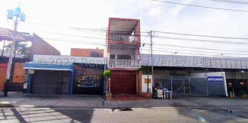  Arnaldo  López Vende Bella Casa De 3 Nivelez, Con Terraza, Balcon Y Mas En  Zona Oeste, Barquisimeto  Lara, Venezuela. 5 Dormitorios  4 Baños  414 M² 