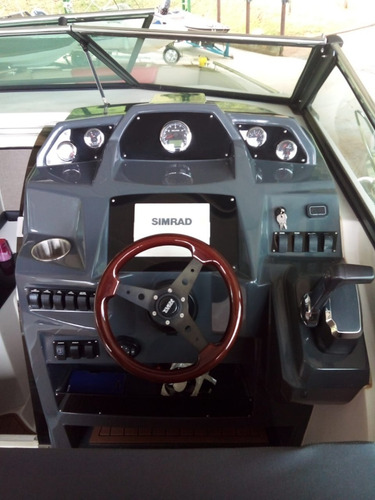 Lancha Ventura 300 Crossover