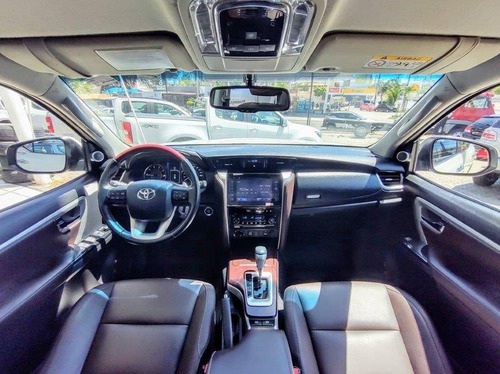 Imagem 4 de 8 de Toyota Hilux Sw4 2.8 Srx 4x4 7 Lugares 16v Turbo