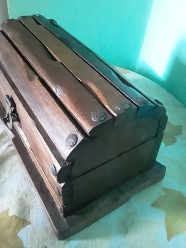 Baul De Madera (saman)