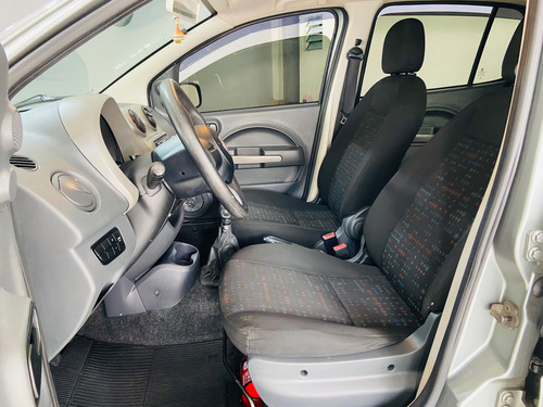 Fiat Uno Uno Vivace 1.0 8V (Flex) 4p