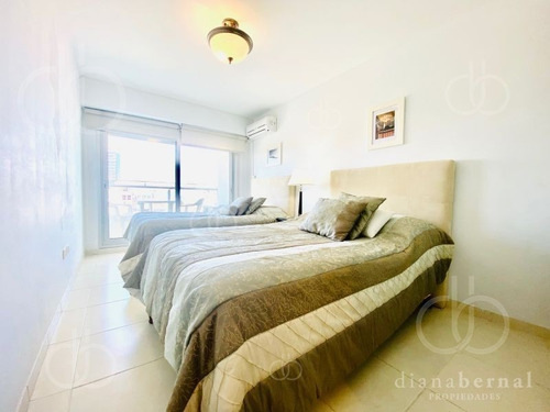 Imagen 13 de 17 de Venta De Apartamento 2 Dormitorios Con Vista Al Mar En Playa Mansa, Punta Del Este- Ref: 54462