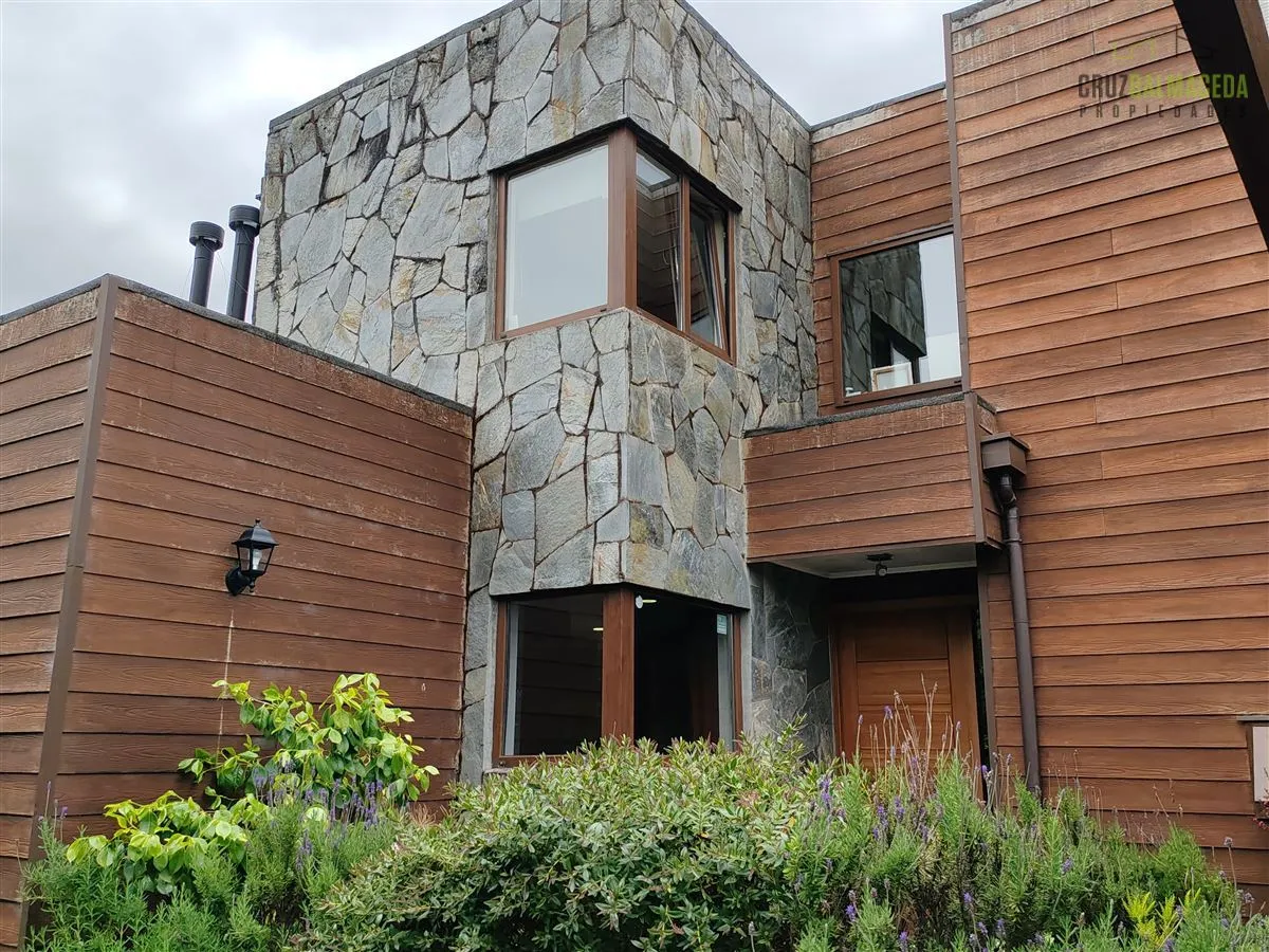 Imagen 2 de 28 de Casa En Arriendo De 5 Dorm. En Puerto Varas