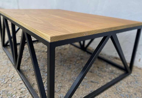 Mesa Ratona De Estilo Industrial En Hierro Y Madera