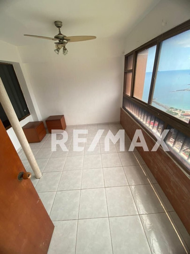 Imagen 5 de 12 de Venta De Apartamento En Catia La Mar Urbanizacion Playa Grande Residencias Jurel Cerca Del Hotel Marriott
