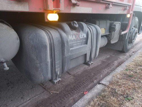 Tanque Maxepa 340l Plástico Con Soportes Para Camión
