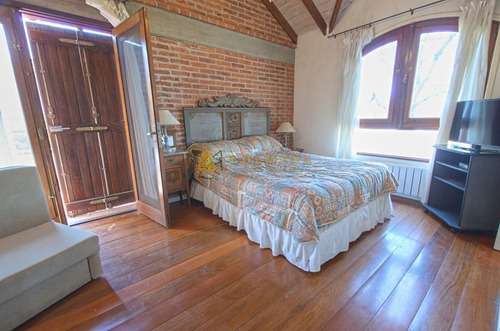 Casa En Alquiler De 4 Dormitorios, Piscina Y Barbacoa En San Rafael.- Ref: 3875