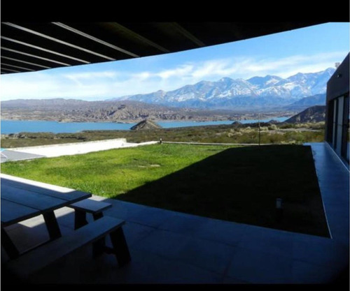 Venta Casa B Privado Frente Al Dique Potrerillos.