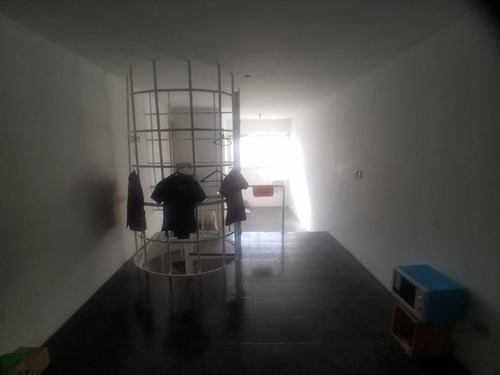 Imagen 3 de 9 de Con Renta $70.000 Blanco Escalada Al 2300 A Mts De Cabildo 52 M2 3,10 X 8 Ep