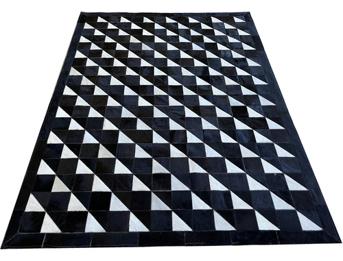 Tapete De Couro Preto Branco Geometrico1,50x2,00 Com Bordas Desenho Do Tecido Geométrico