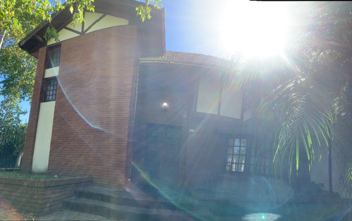 Casa En Venta 5 Ambientes Con Parque Y Piscina. Ranelagh. Berazategui