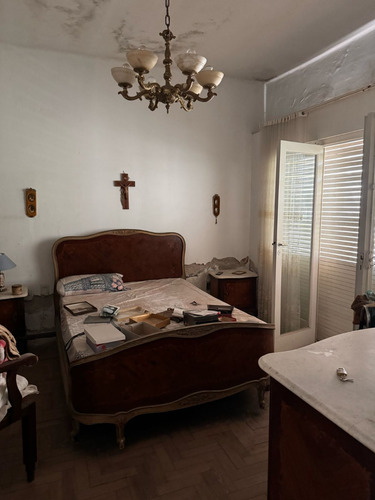 Casa En Venta A Refeccionar Excelente Ubicación Pellegrini 173. 4 Dormitorios
