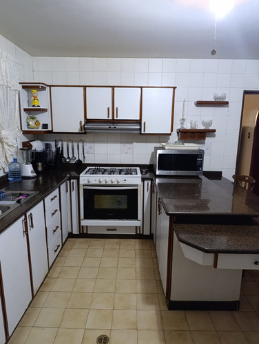 Casa En Venta En Valles De Camoruco Calle Cerrada Mcc