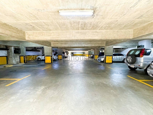 Venta De Amplio Apartamento En Los Dos Caminos Mls #25-4853