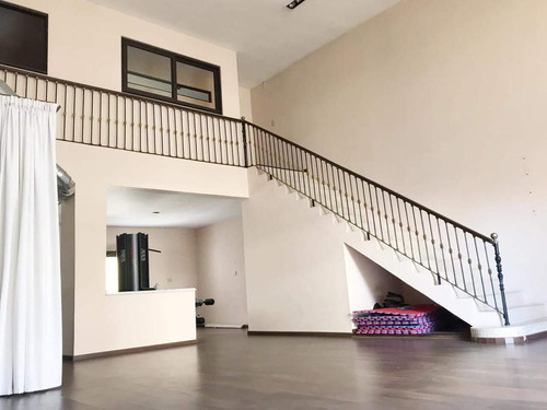 Venta Con Renta Reciclada Con Habilitación Para Centro De Estética Y Consultorio En Constitución