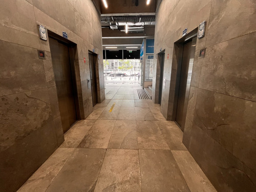 Planta Libre En Nuevo Strip Center, Metro Hospitales