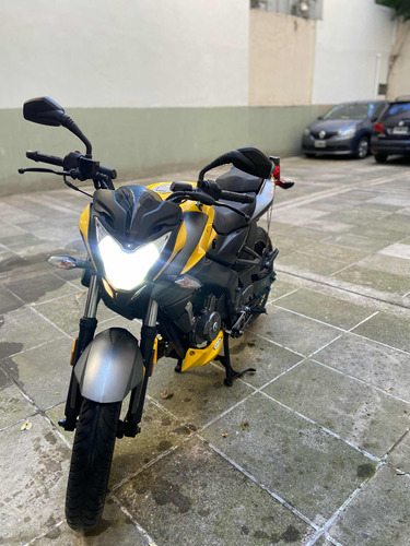 Bajaj Rouser 200