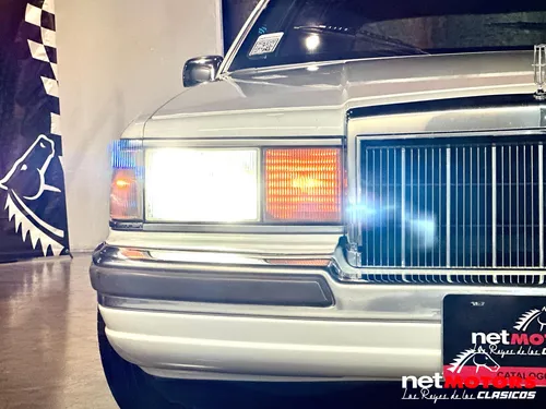 Lincoln Town Car 1990
