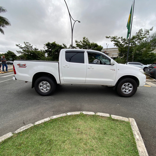 Toyota Hilux 2.5 Cab. Dupla 4x4 4p