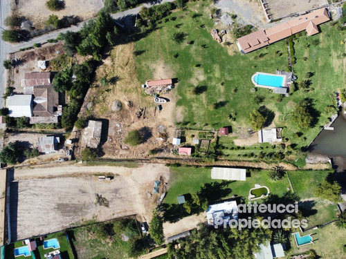 Linda Casa A Orilla De Lago