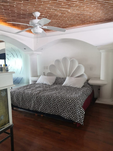 Venta De Villa Con Muelle En Zona Hotelera De Cancun