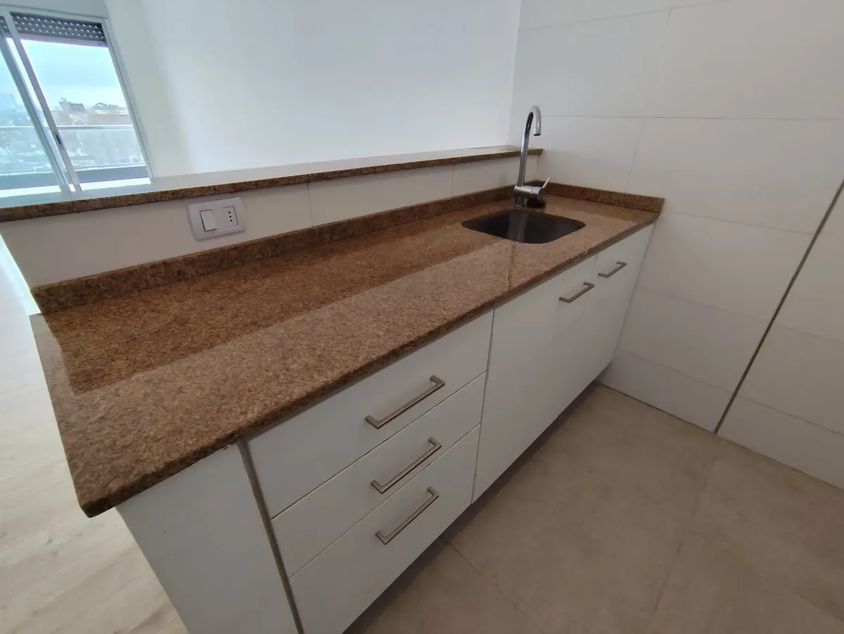 Precioso Apto Nuevo De 2 Dormitorios, A Metros Del Shopping Xxx Y De Bvar Artigas, Todo Al Frente, Living Comedor Con Terraza , Baño Con Lavadero ,y Espectacular Vista, Un Apto Por Piso, Cerca De Todo · Foto 5