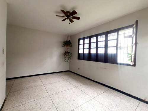 En Alquiler Casa Comercial A Pie De Calle En La Viña Valencia