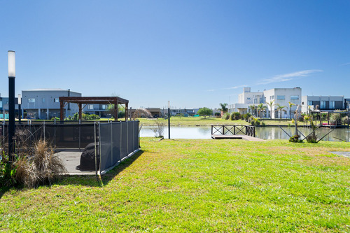 Casa 5 Ambientes En Venta En San Lucas A La Laguna